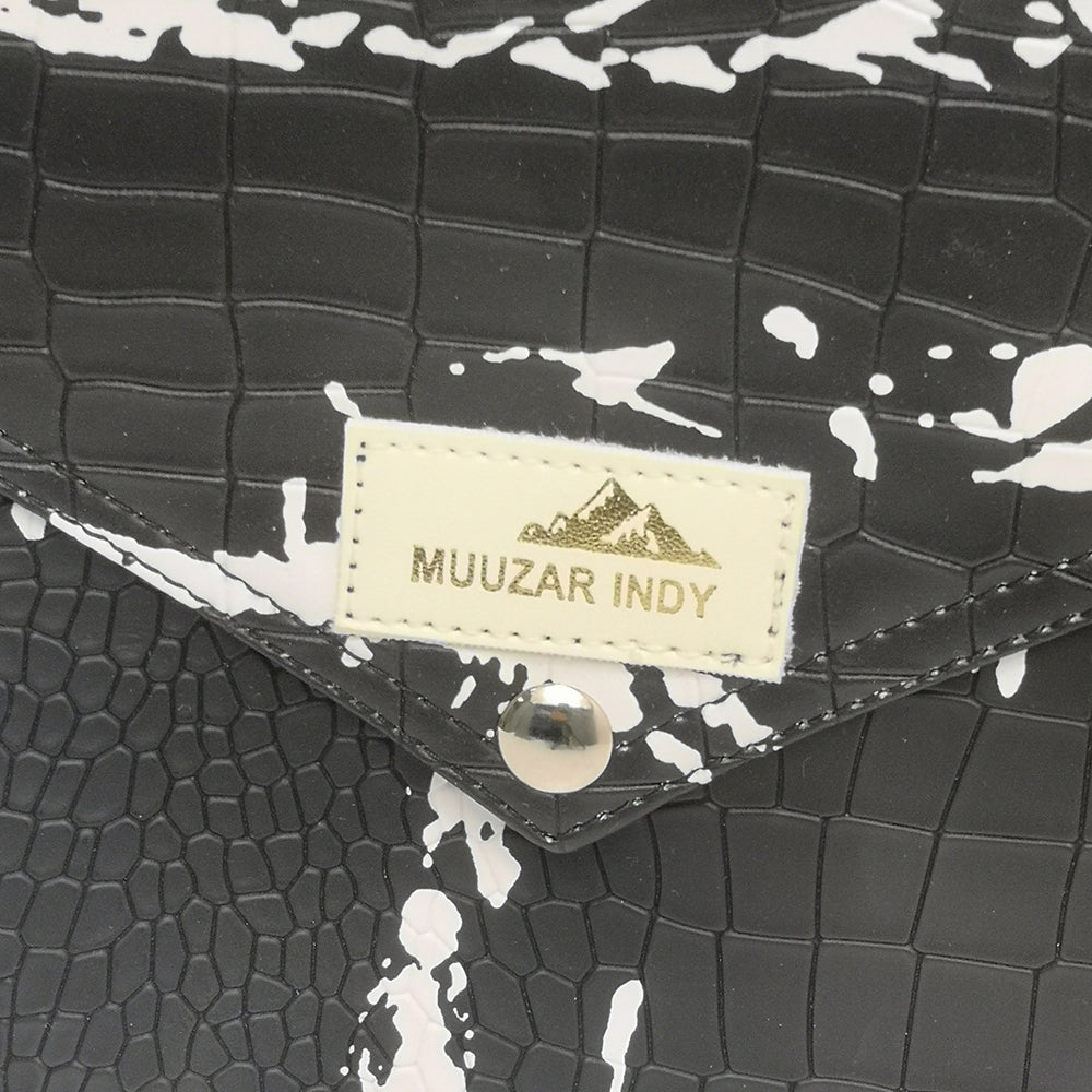 泰國手工 Muuzar Indy 仿鱷魚皮黑白潑墨小手袋 斜孭袋（限量款）